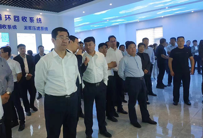 賈汪區(qū)區(qū)領(lǐng)導(dǎo)蒞臨瑞杰機(jī)械指導(dǎo)工作!